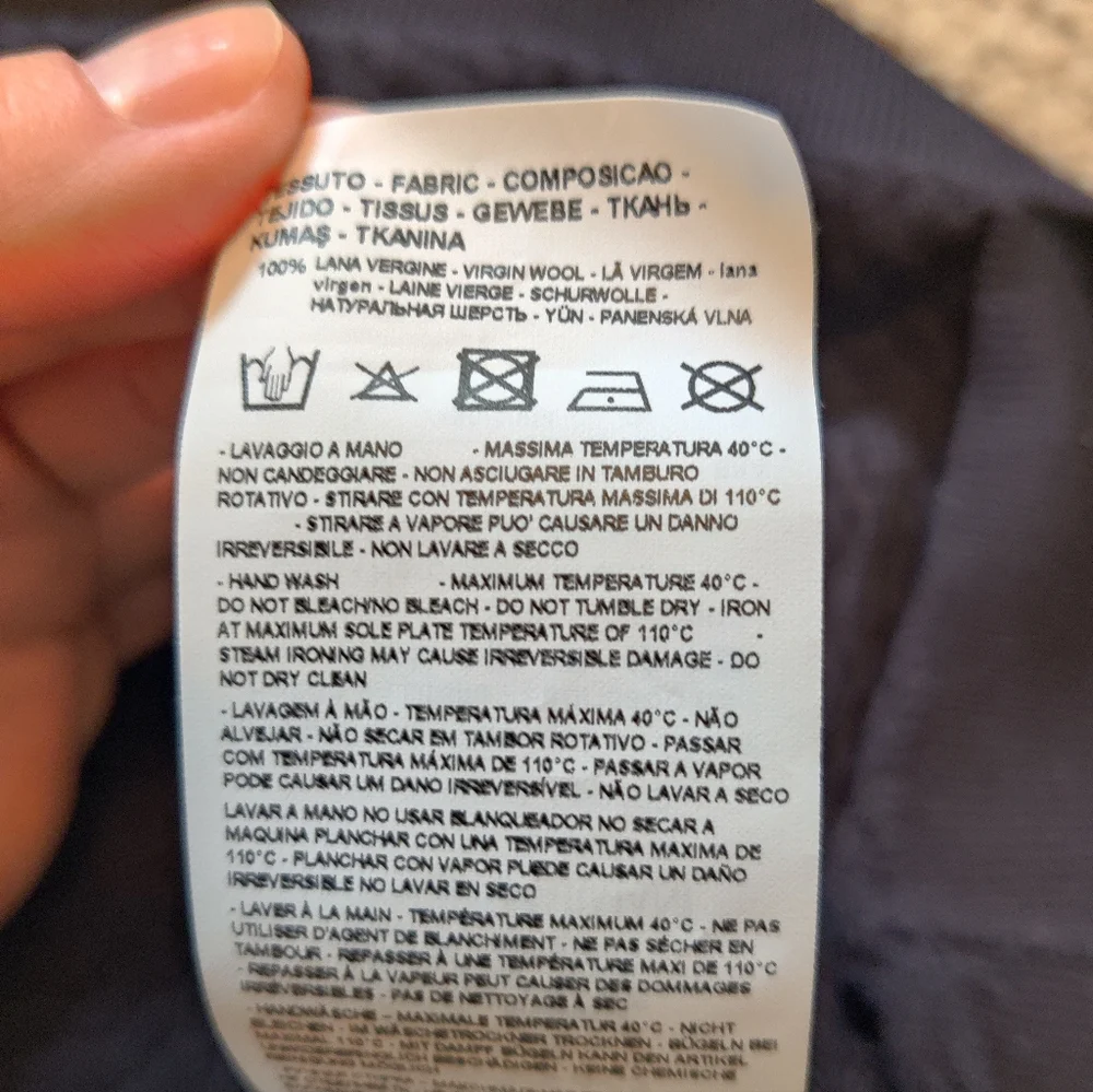 NEW Emporio Armani Sweater - Picture 4 of 6